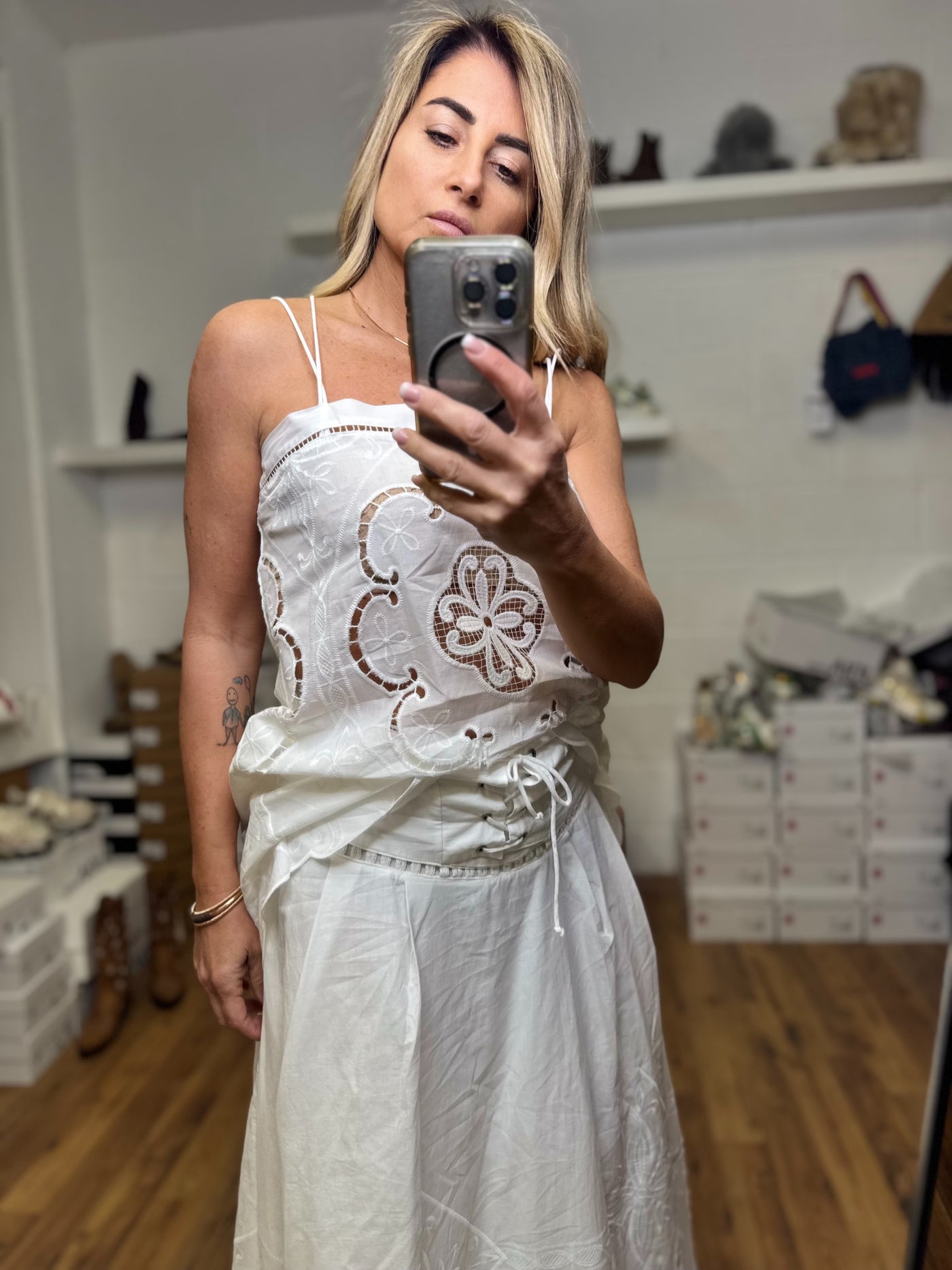 Front Street. Top in pizzo sangallo-50%
