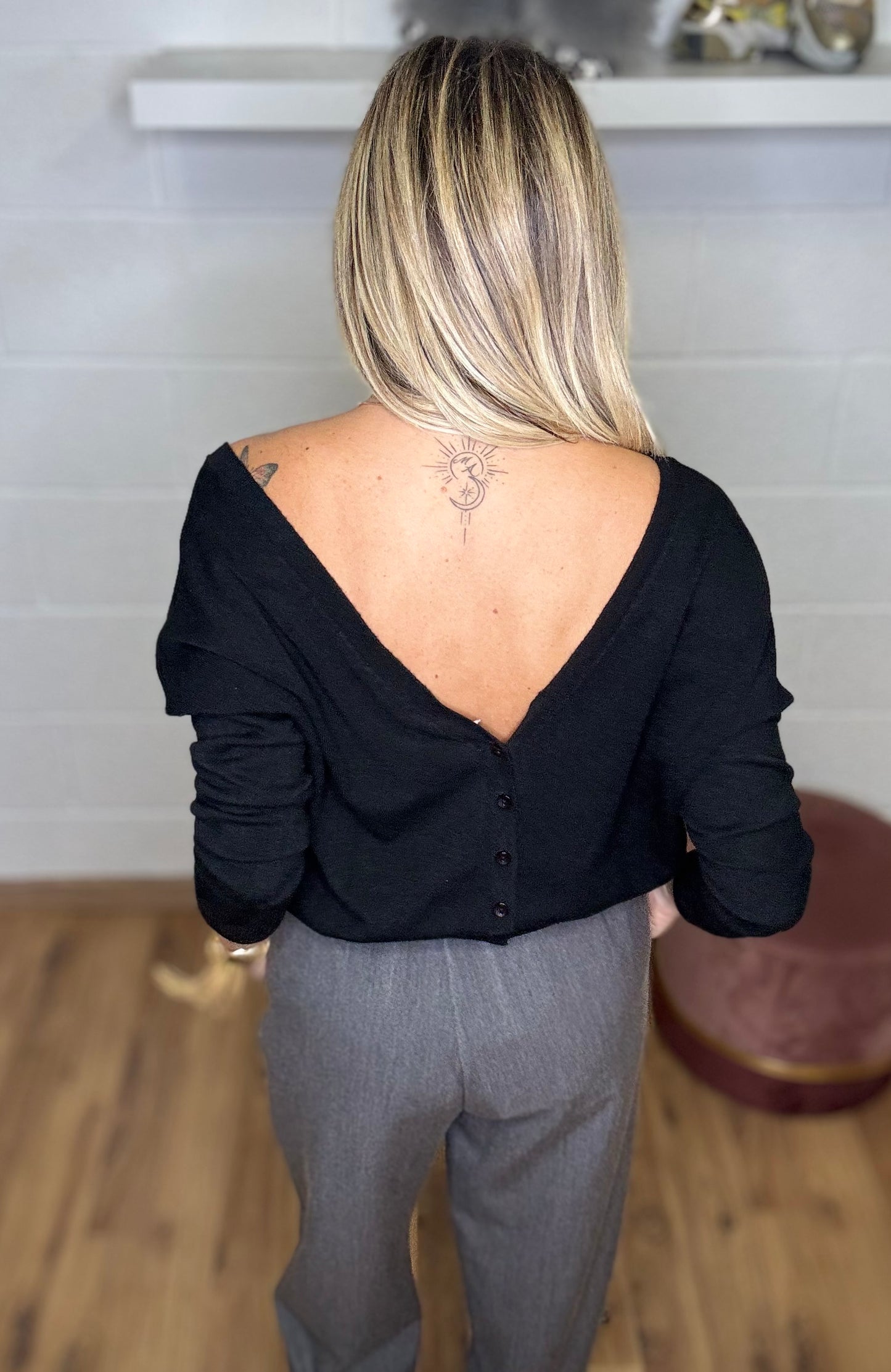 Le Streghe. Maglia scollo a V