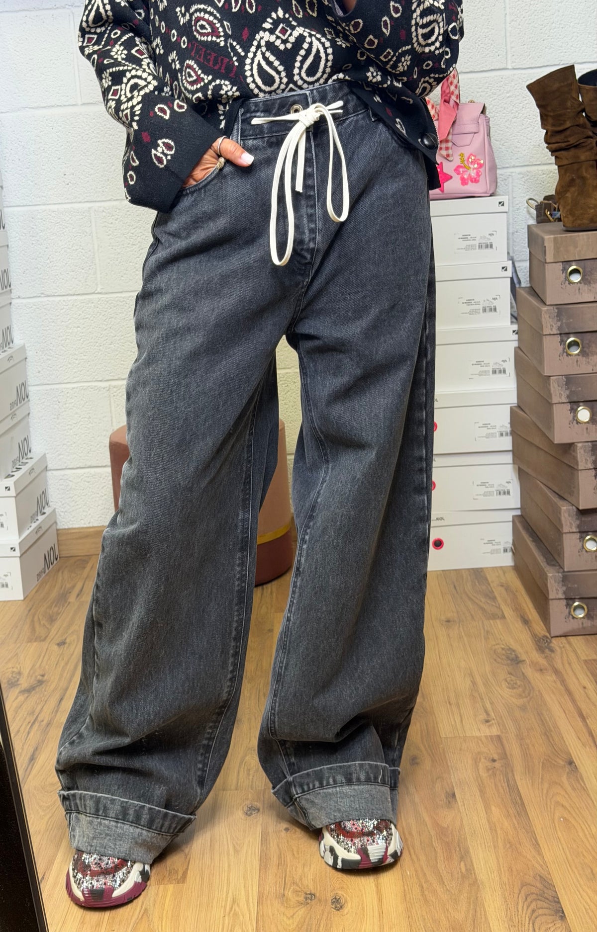 Front Street. Denim con coulisse e risvolto