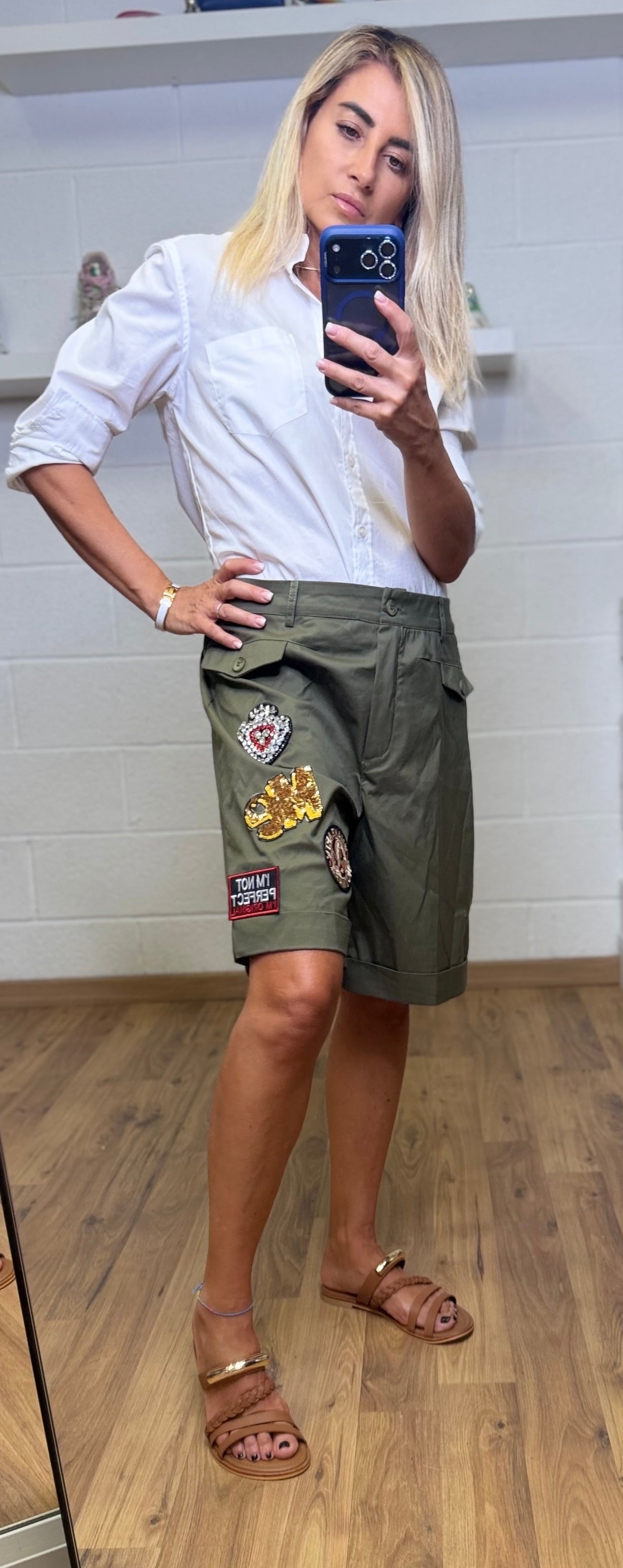 ABpink. Bermuda verde militare con patch