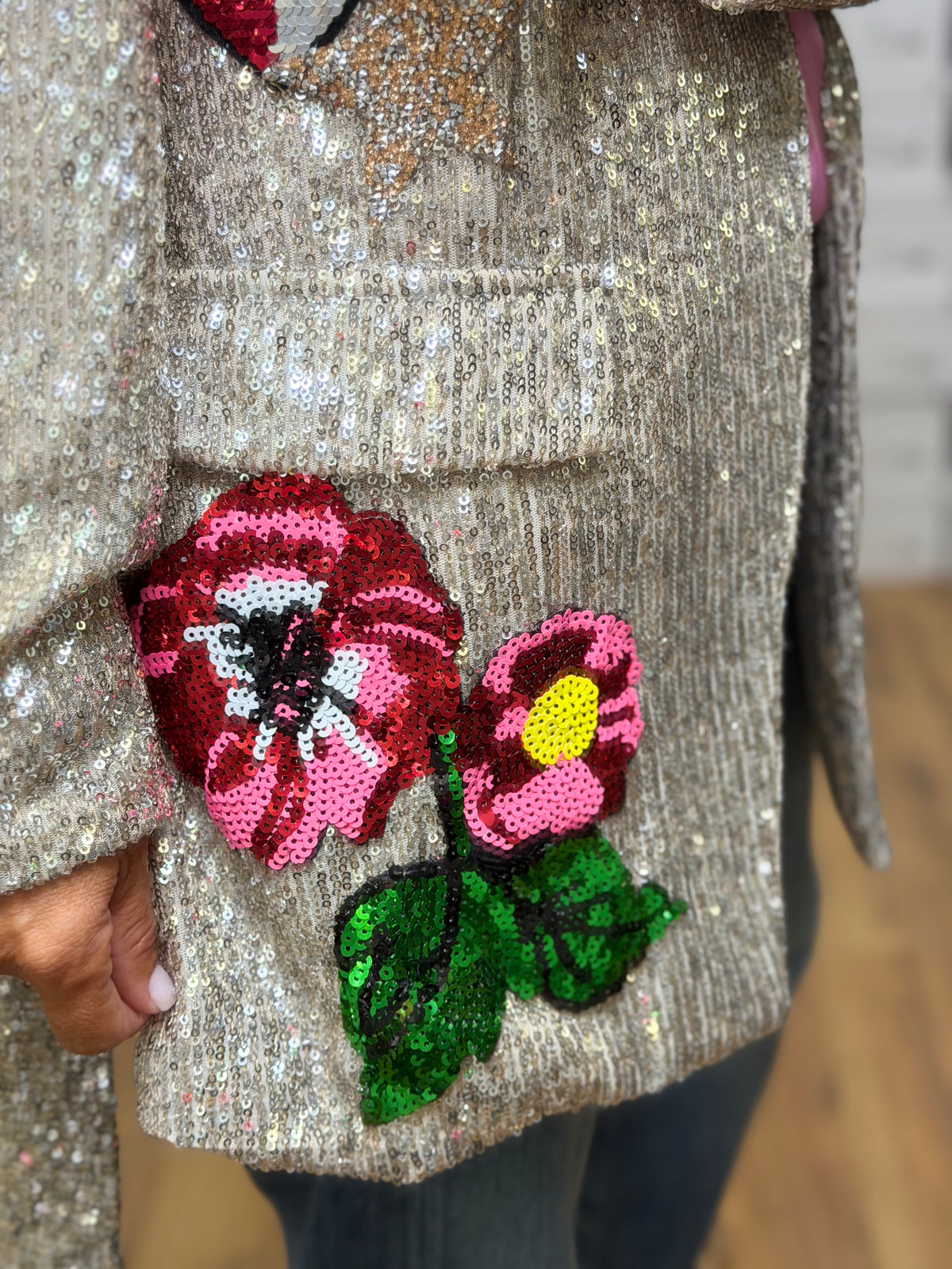 Abpink. Blazer gioiello in paillettes con patch