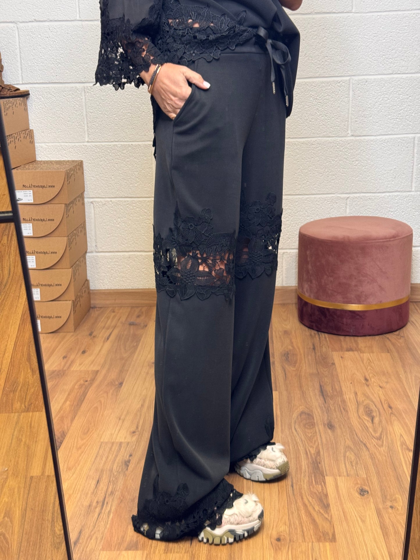 Le Streghe. Completo pizzo nero