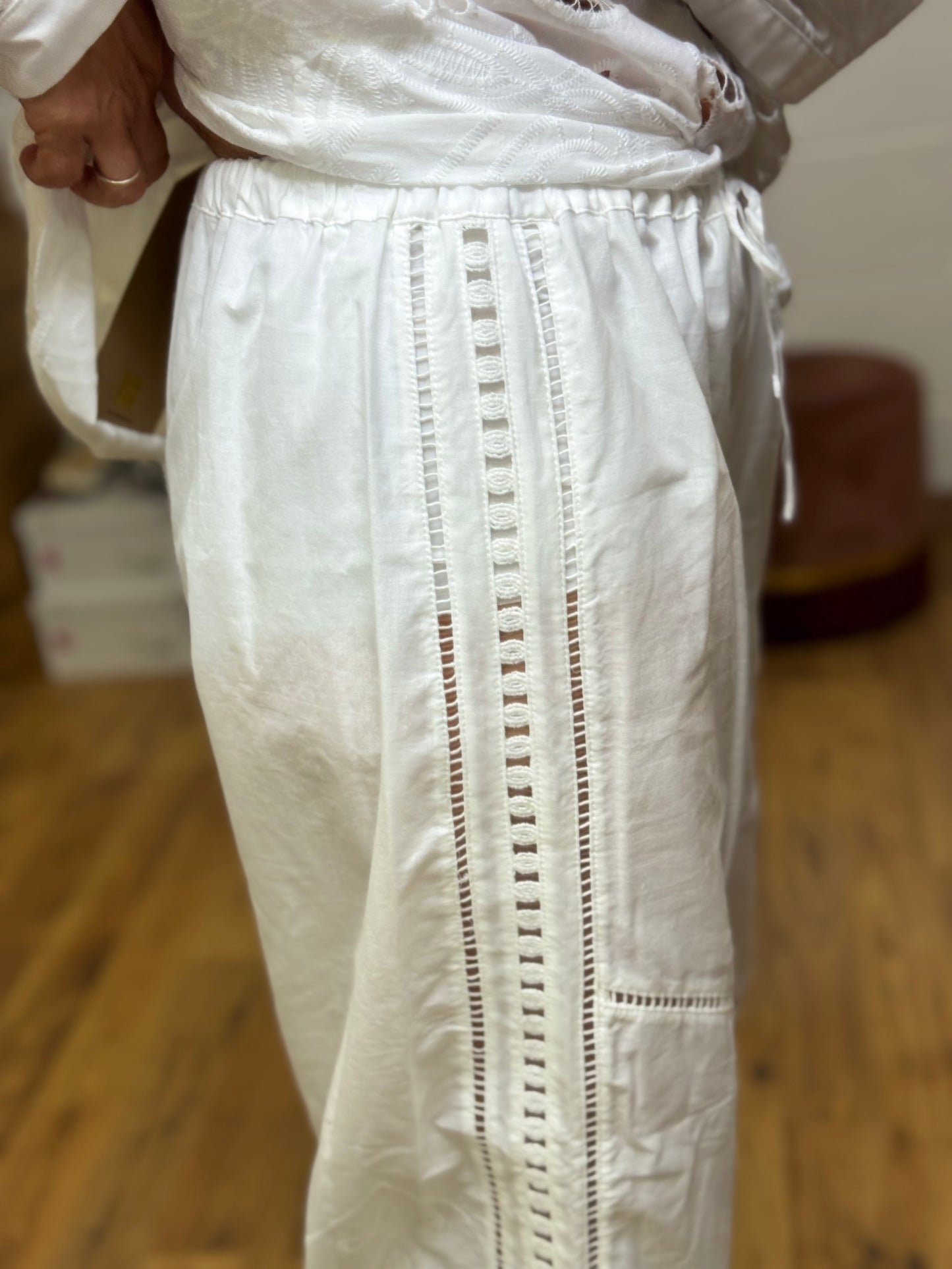 Front Street. Pantalone palazzo in cotone e pizzo