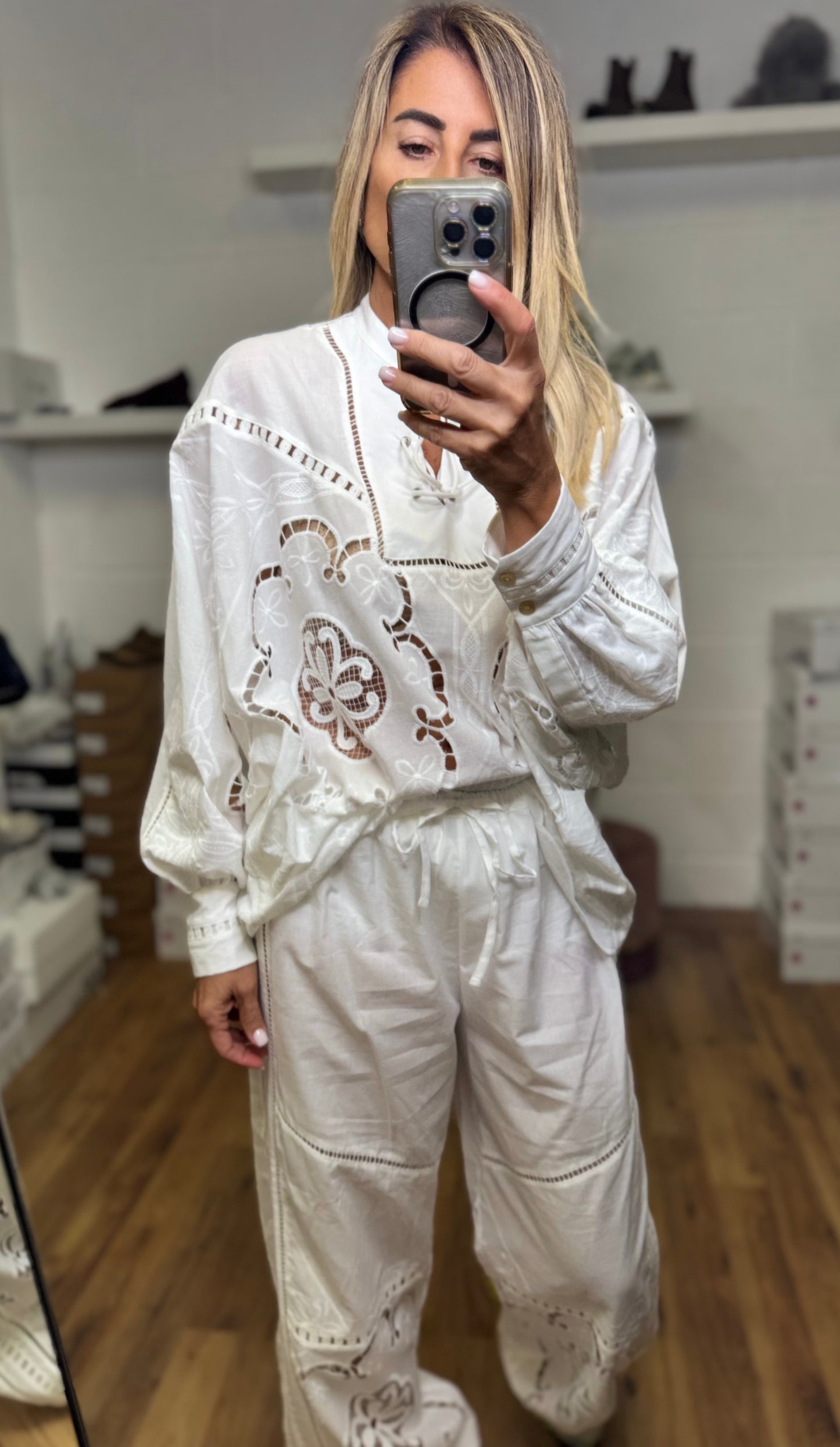Front Street. Camicia in pizzo sangallo