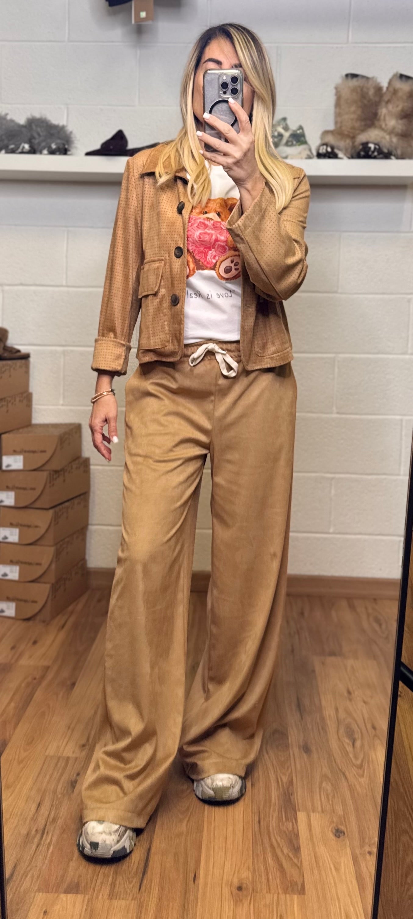 Le Streghe. Panta in suede