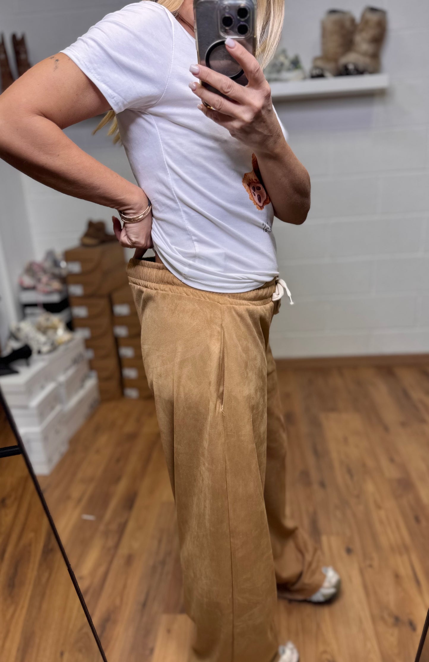 Le Streghe. Panta in suede