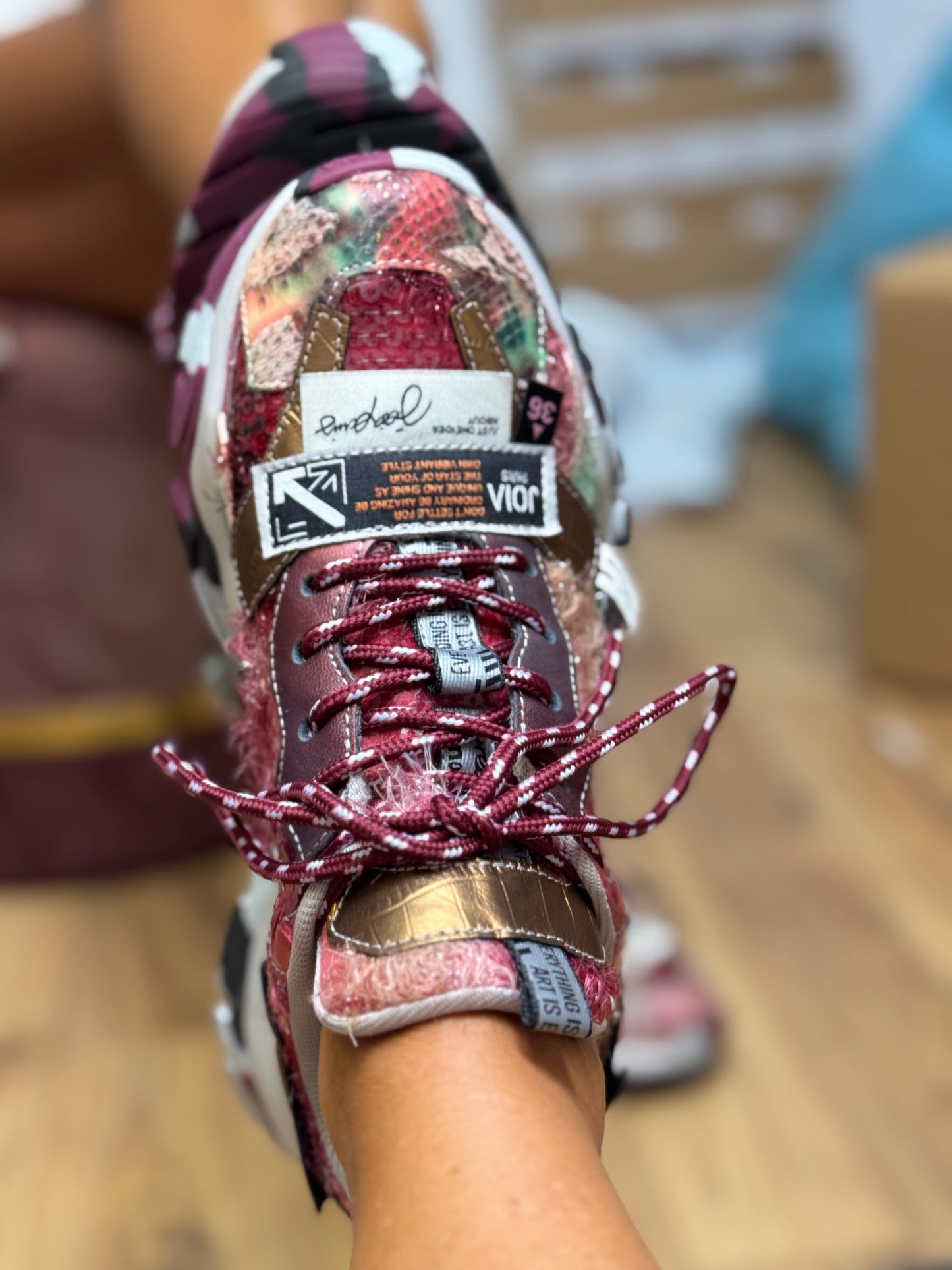 Joia Paris. Sneakers burgundi