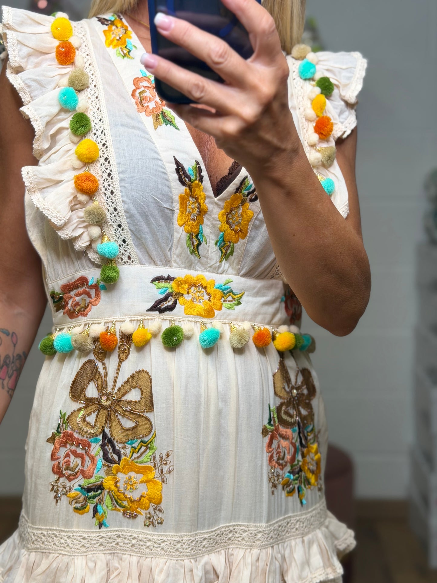 ABpink. Abito lungo boho con ricami floreali e pon pon multicolor