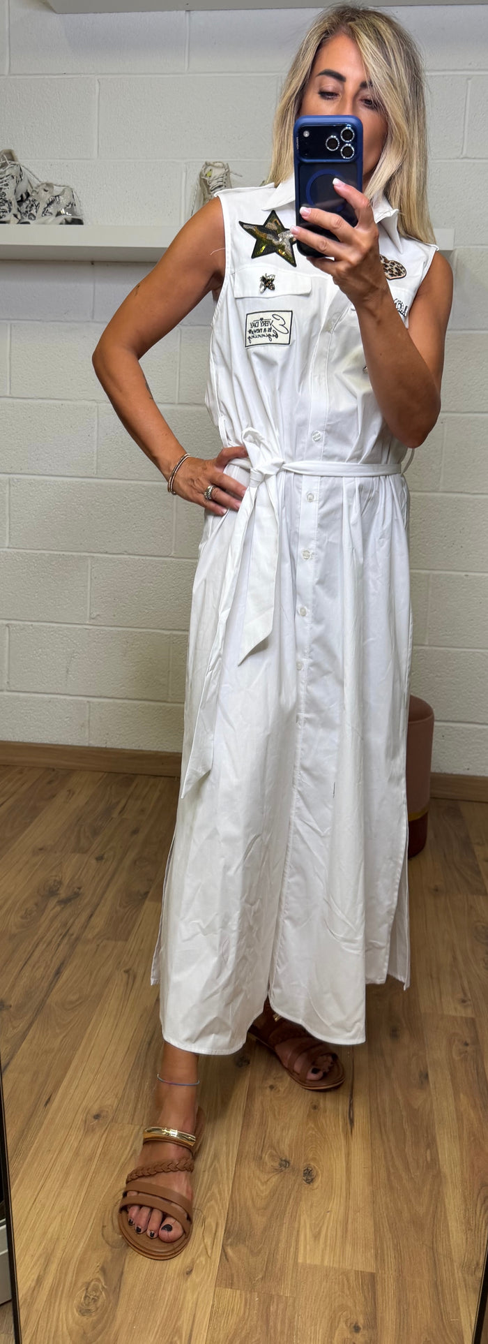 Eva Boutique 21, ABpink. Abito chemisier lungo bianco con patch-50%