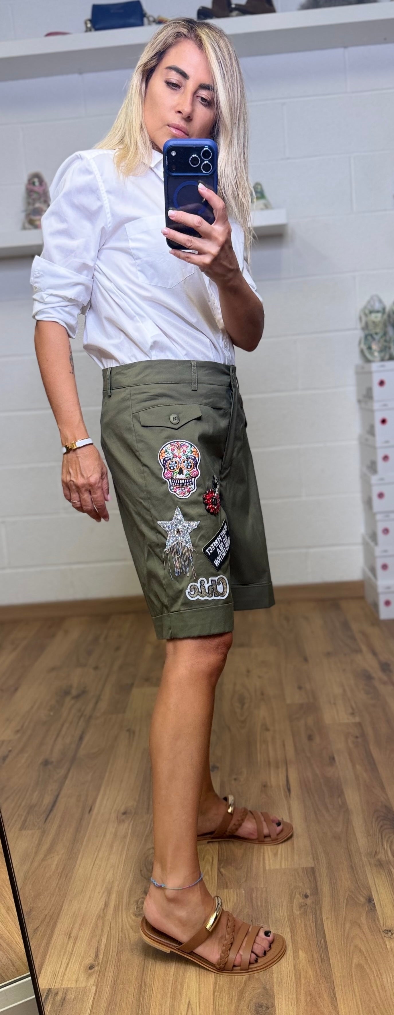 ABpink. Bermuda verde militare con patch-50%