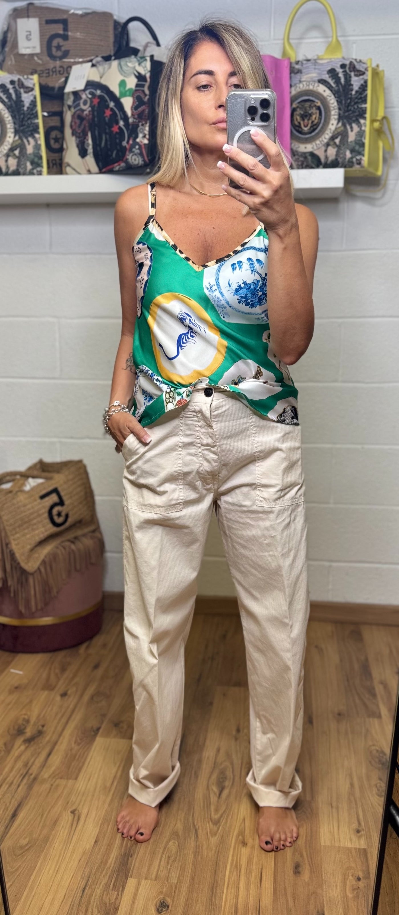 Myths. Pantalone burro