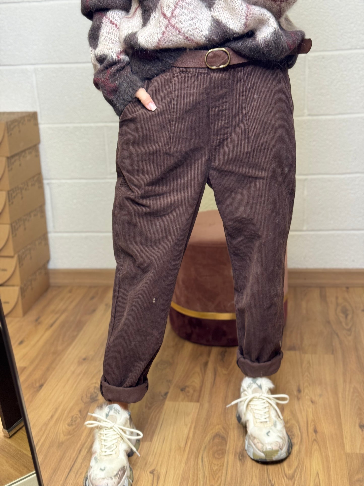 Le Streghe. Panta in velluto cioccolato