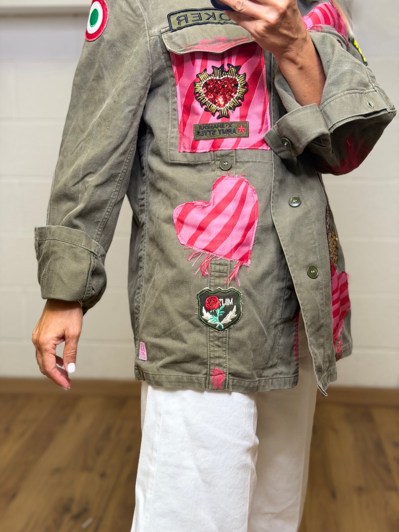ABpink. Giacca militare customizzata con applicazioni e ricami handmade-40%