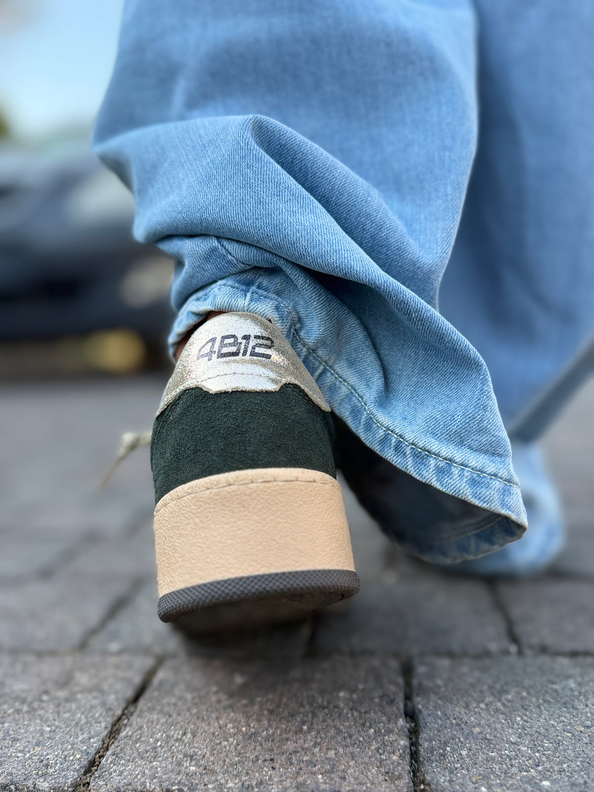 4B12. Sneakers in suede verde bosco