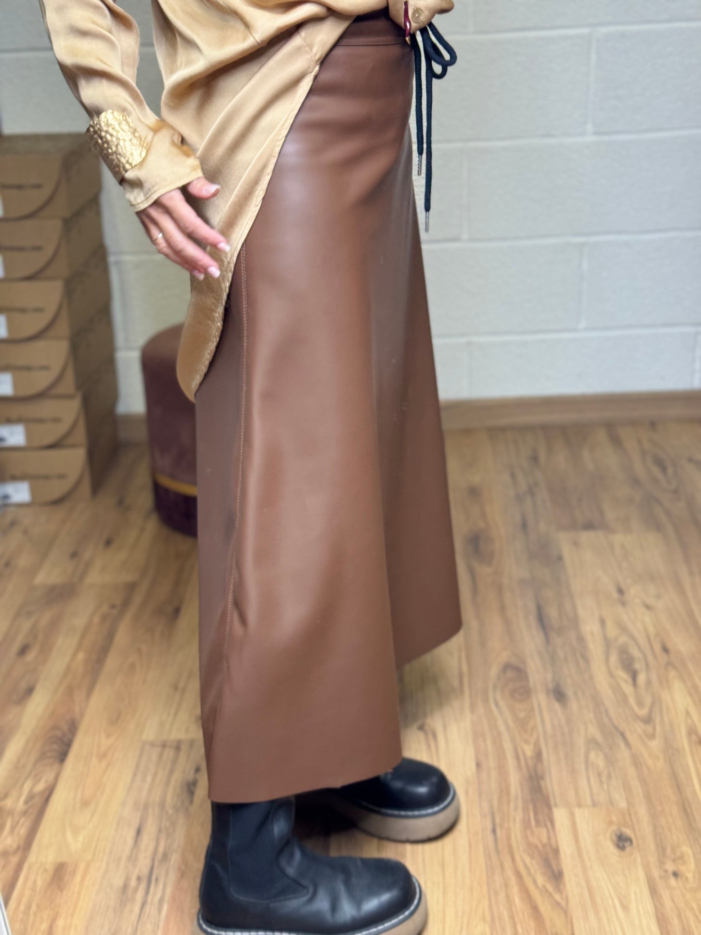 Le Streghe. Gonna ecopelle cioccolato