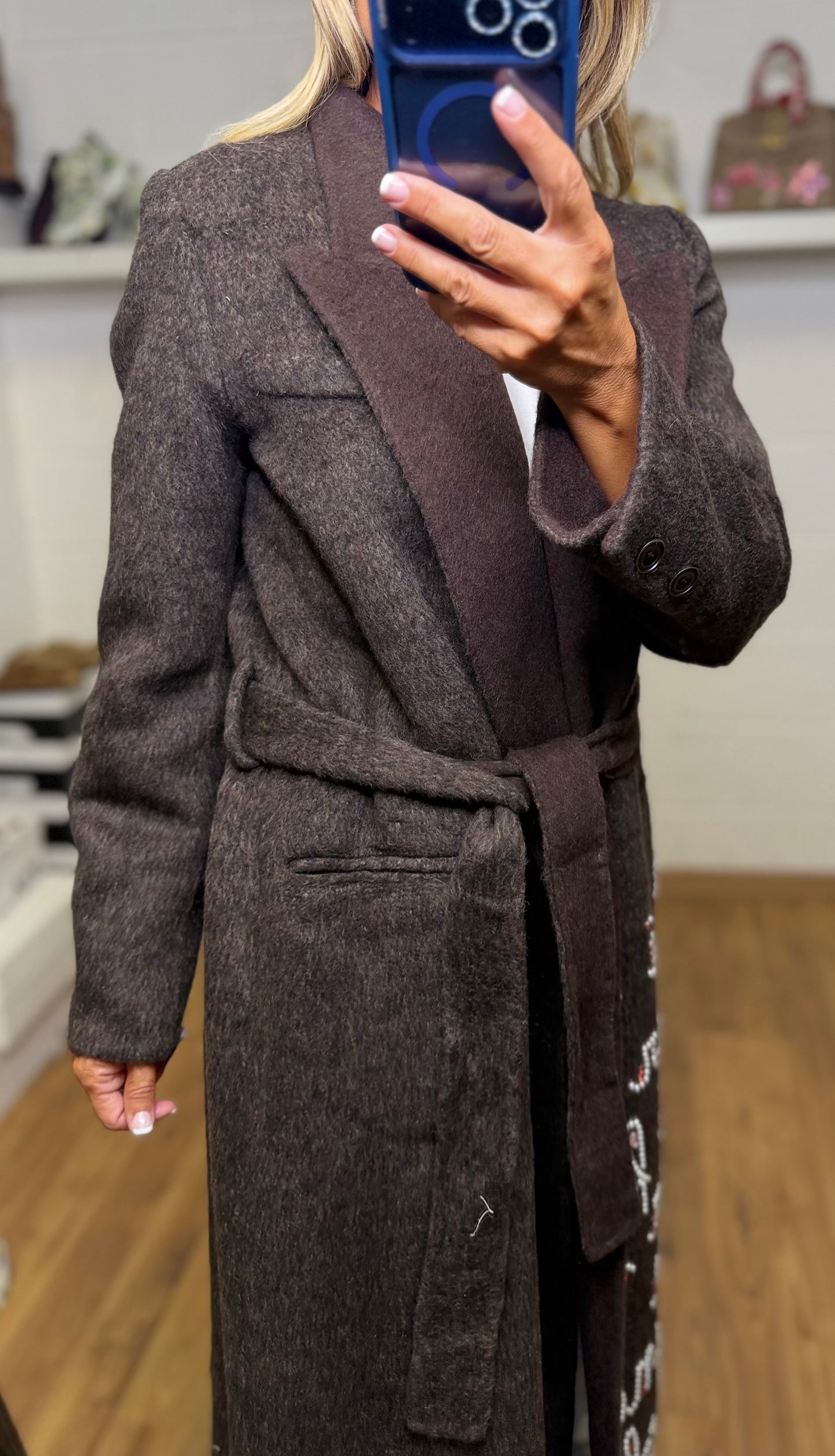 Front Street. Cappotto lungo con scritta gioiello
