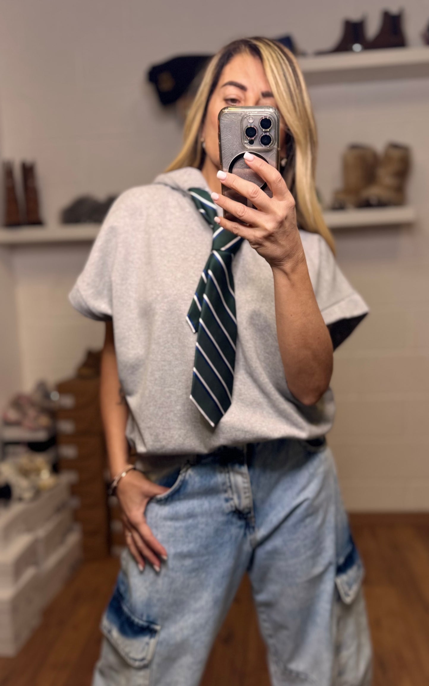 Dixie. Felpa con cravatta