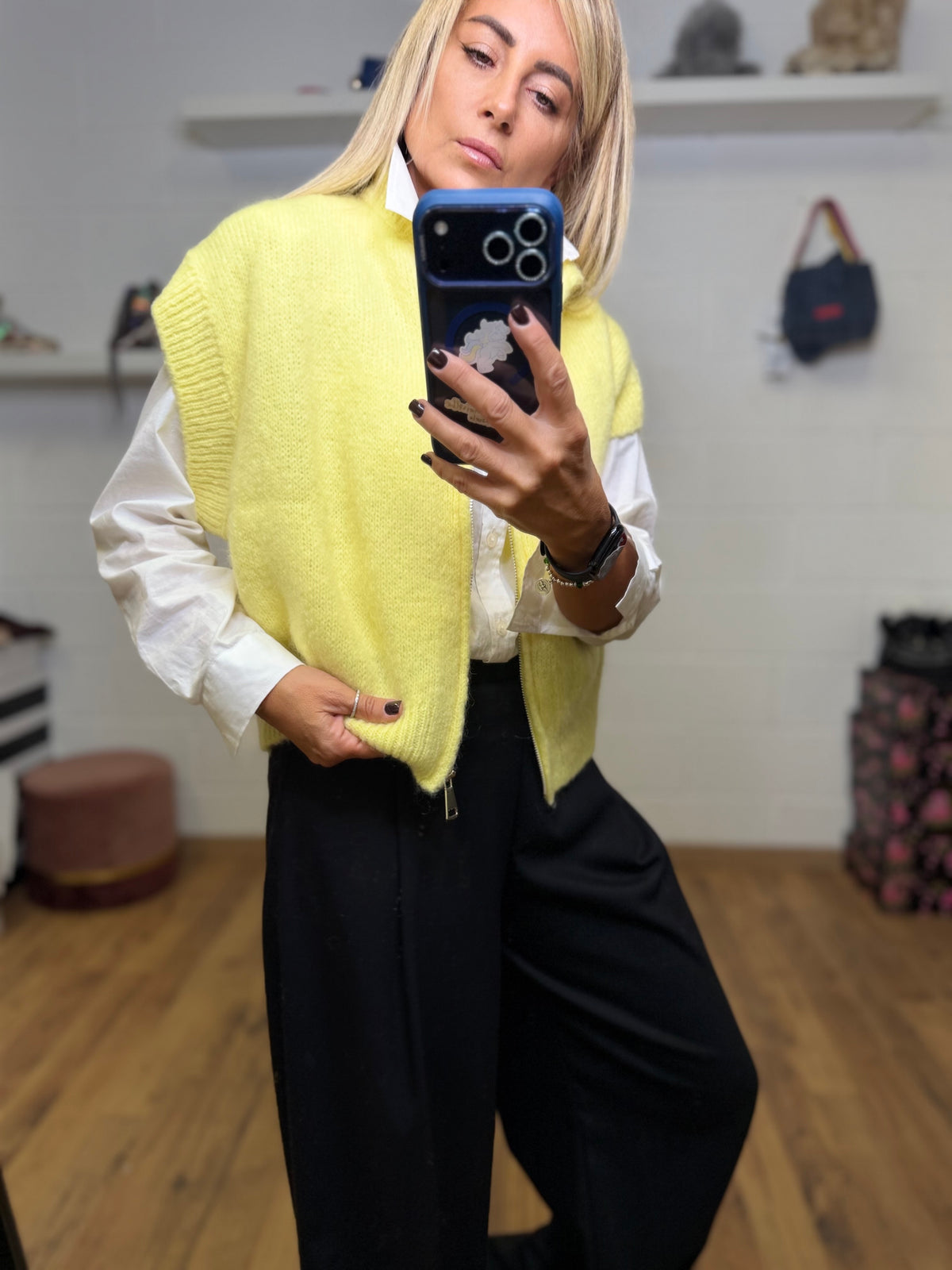 Emma red. Gilet in maglia giallo luminoso con zip