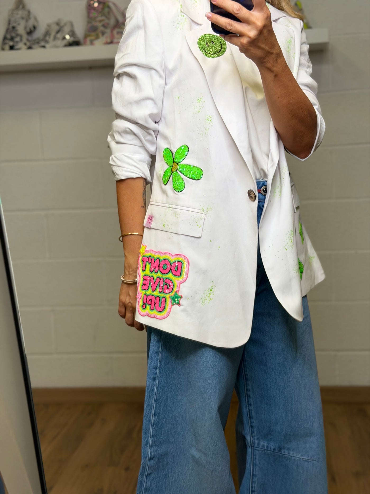 Abpink. Blazer Bianco Custom con Dettagli Fluo e Patch-50%