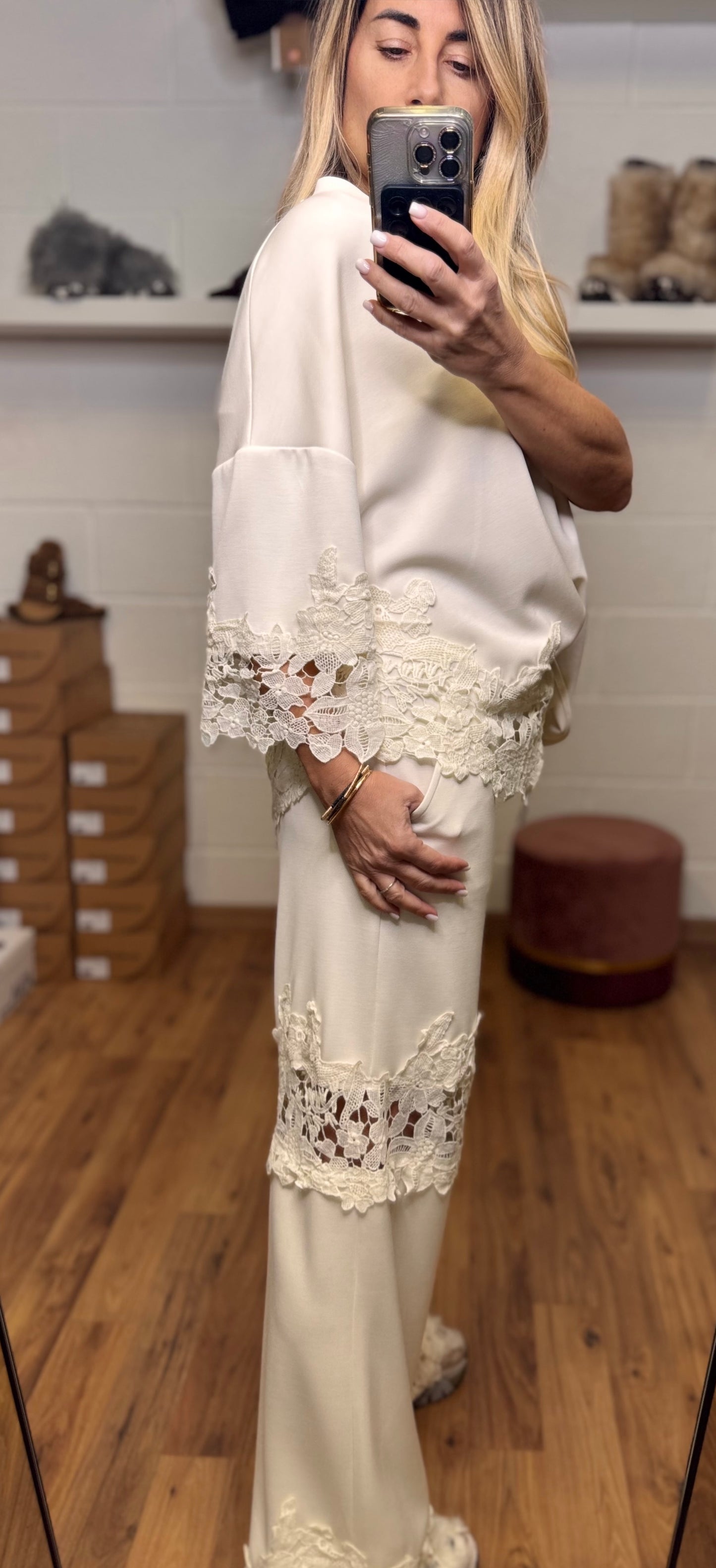 Le Streghe. Completo in pizzo burro