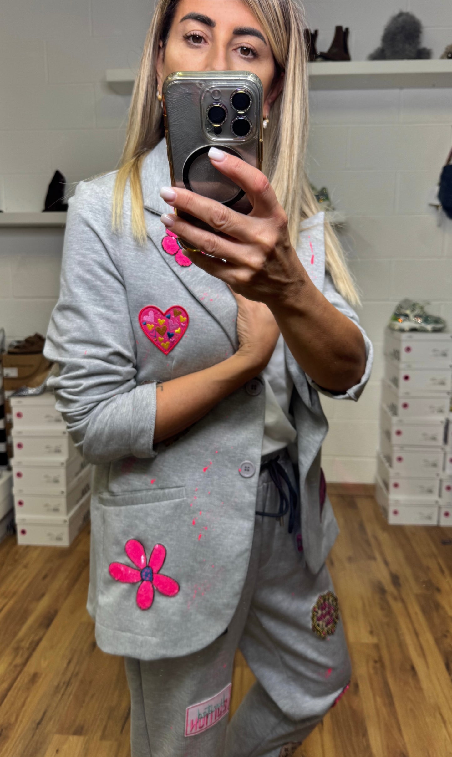 AB Pink. Completo in cotone garzato grigio