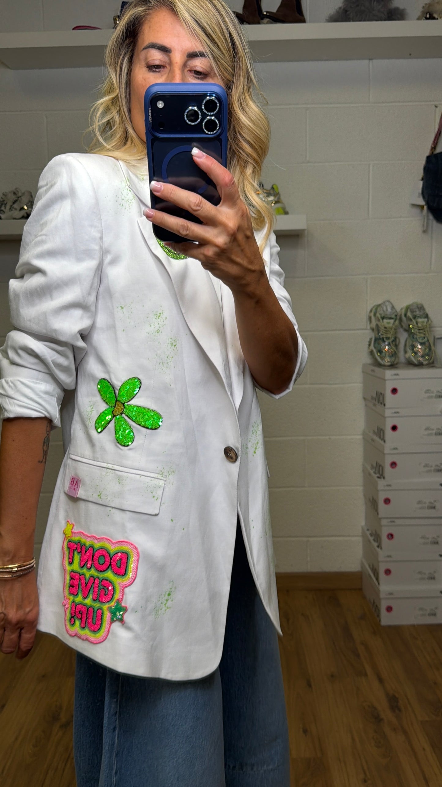 Abpink. Blazer Bianco Custom con Dettagli Fluo e Patch-50%