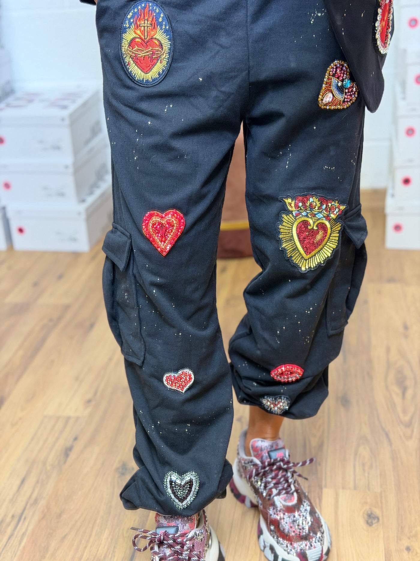 Abpink. Cargo nero cuori rossi