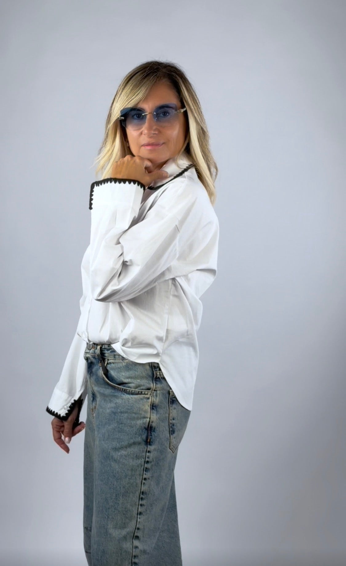 Le Streghe. Camicia con ricamo