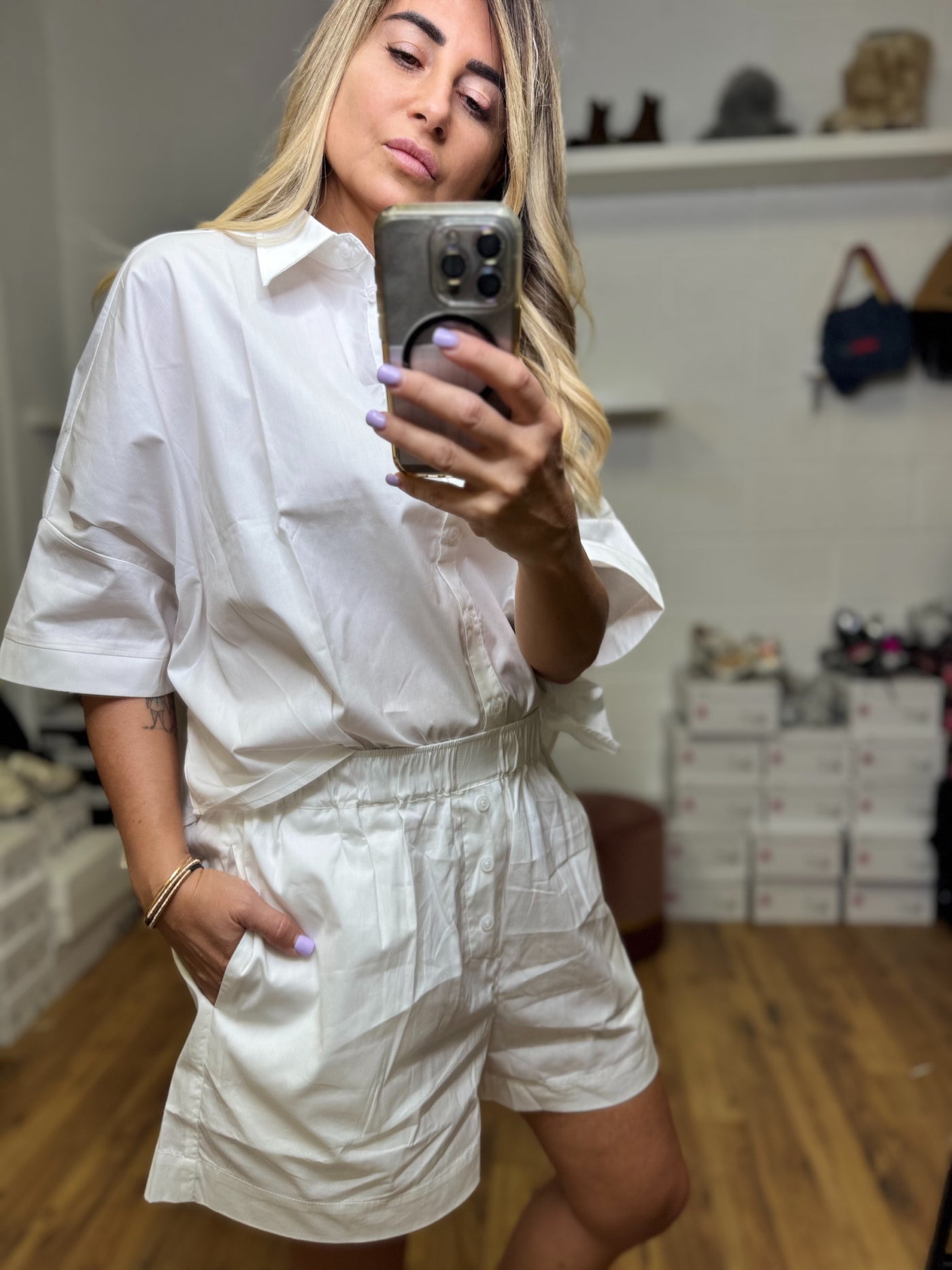 Emma Red. Camicia over bianca taglio ampio estivo-50%