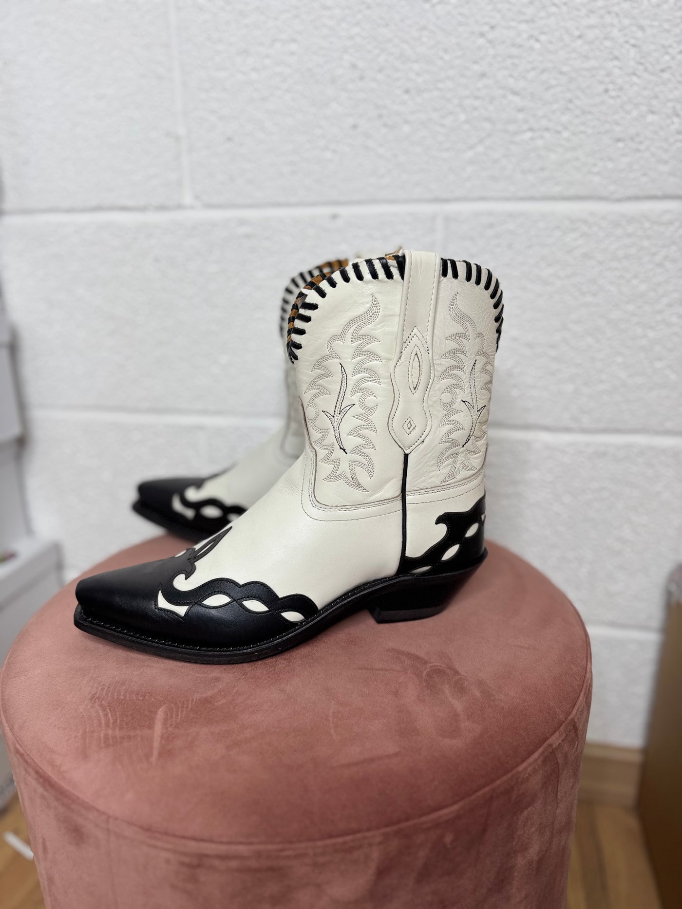 Bootstock. Texano corto