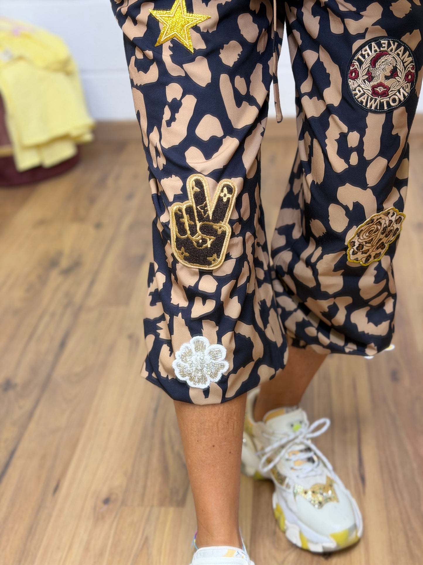 ABpink. Panta animalier stampa Leo