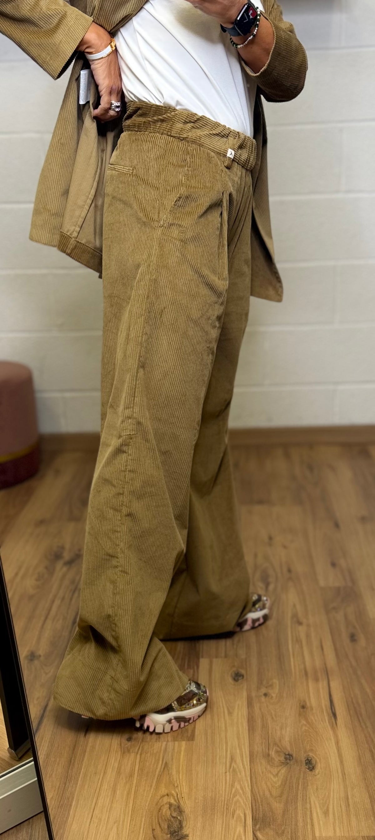 Myths. Pantalone palazzo in velluto millerighe verde oliva .