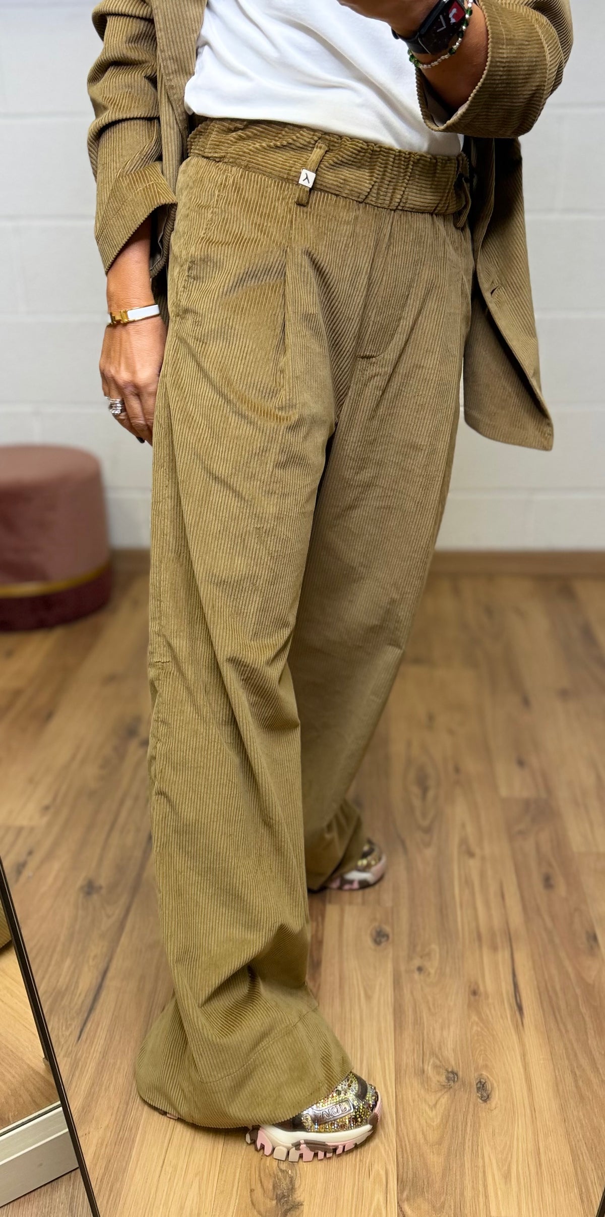 Myths. Pantalone palazzo in velluto millerighe verde oliva .
