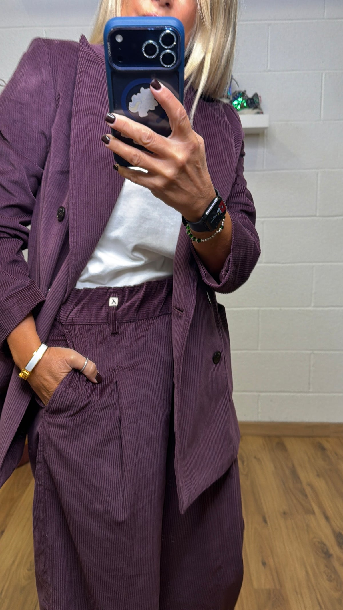 Myths. Blazer doppiopetto in velluto millerighe burgundi.