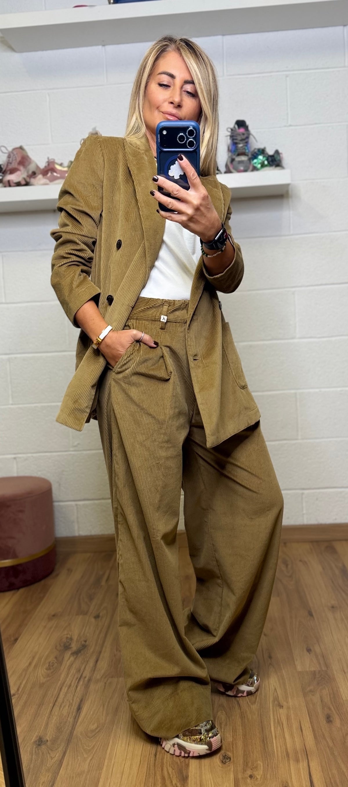 Myths. Pantalone palazzo in velluto millerighe verde oliva .