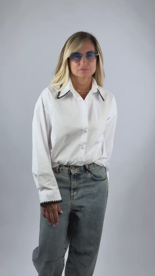 Le Streghe. Camicia con ricamo