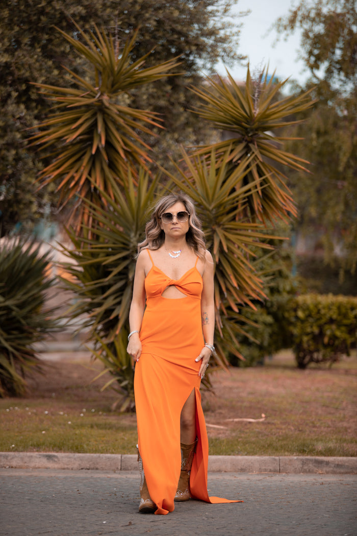 Eva Boutique 21, Piacere Rebecca. Abito lungo con nodo.